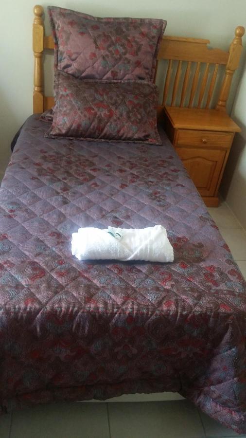 Chariots Guest House โพเลอกวาเน ภายนอก รูปภาพ